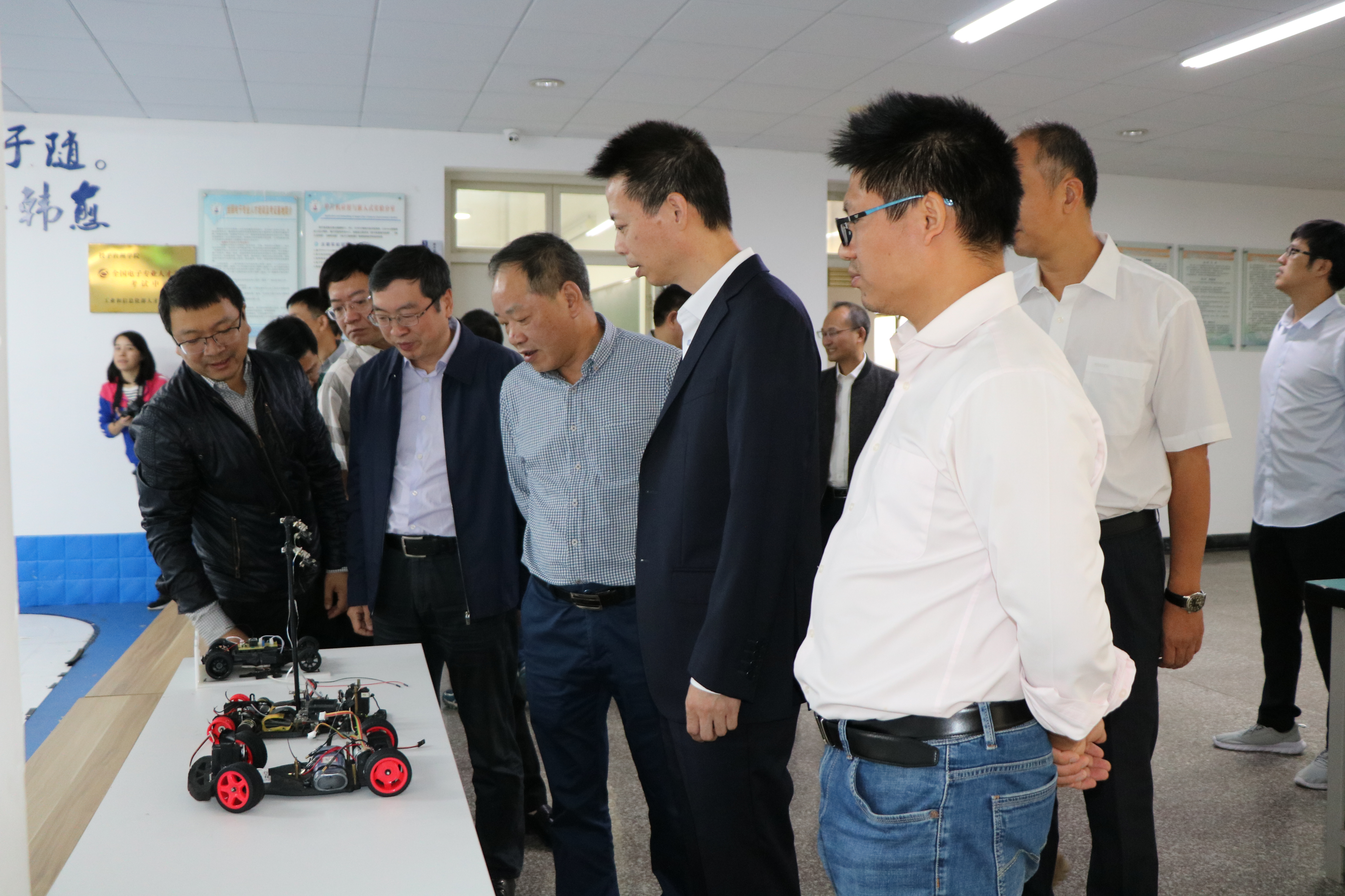 【新闻动态】市经信局鲍宗仁局长一行来校考察调研